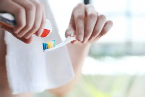 Cómo limpiar la férula dental: pasos y consejos para una limpieza adecuada 10 Clínica Dental en Molina de Segura como lavar ferula dental